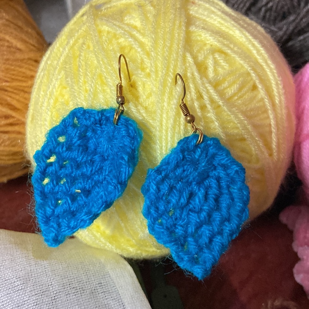 Combo of 5 crochet hoop earrings - Picture 6 of 8